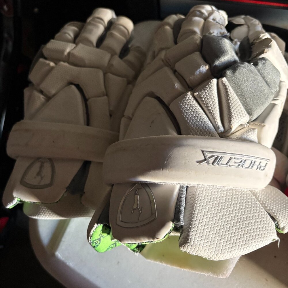 Men's lacrosse gloves